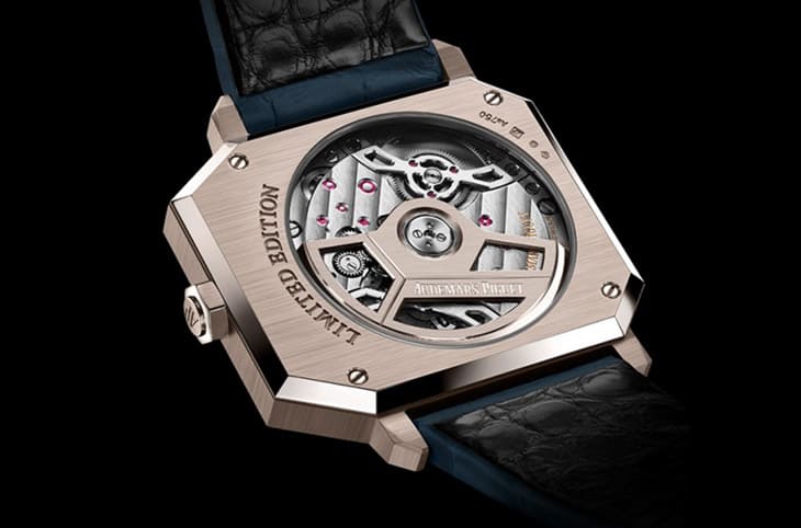 愛彼[RE]Master02：復(fù)古與創(chuàng)新的融合，沙金材質(zhì)演繹不對稱美學(xué)